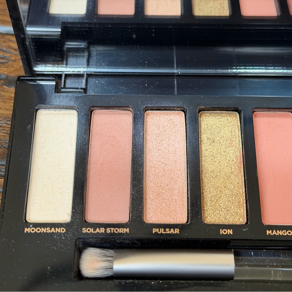 Urban Decay Eyeshadow Palette — Peach, Gold, Coral, Blue, Purple Shades - Picture 8 of 16